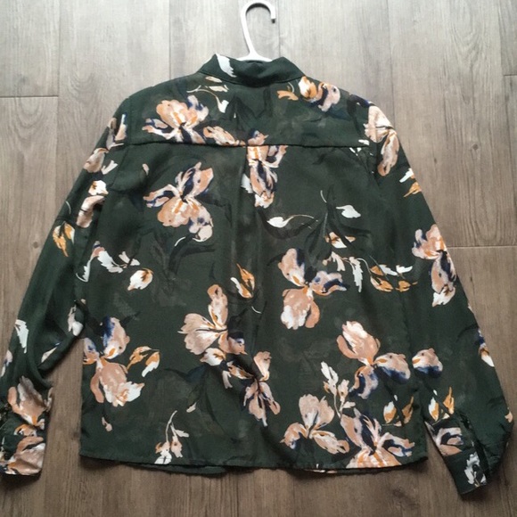 Floral button down blouse - Picture 2 of 2